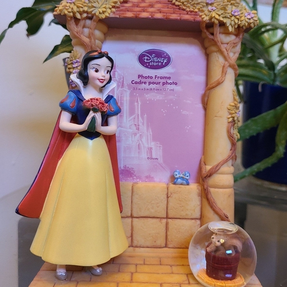 Original Disney Snow White frame collectible